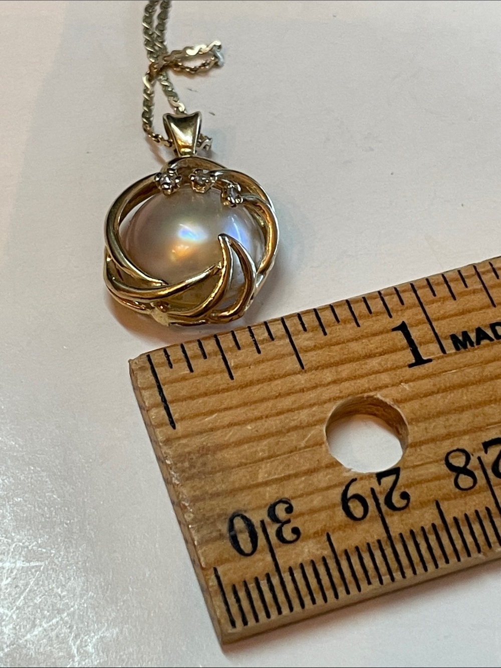 Vintage 14K Yellow Gold Mabe Pearl & Three Diamond Pendent 18" Gold Chain - Picture 4 of 8